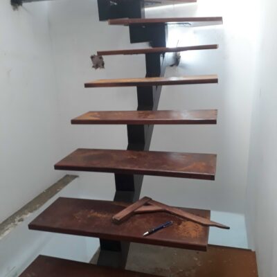 Cầu thang gỗ M2